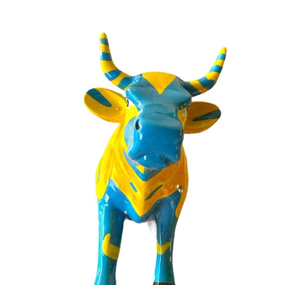 Cow Parade Figurine Yellow & Blue Floral Design Multicolor Display Piece. NIB - Picture 4 of 6